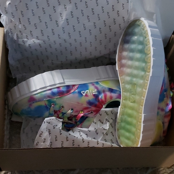 Fila Colorful Sneakers - Picture 2 of 2